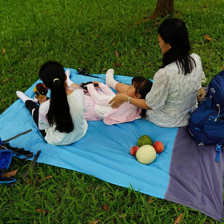 RLXMARTD Waterproof Picnic Blanket - 200x140cm Portable Outdoor Mat for Beach, Camping, Park & Travel - Sand Proof, Machine Washable, Lightweight for Family Gatherings & Garden Use
