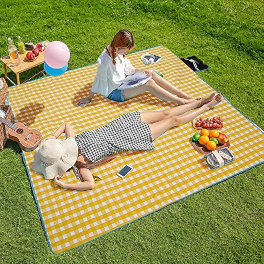 CHANODUG Extra Large Waterproof Picnic Blanket 79x79 Inch, Sandproof Beach Mat with Dual Layers, Machine Washable Portable Outdoor Blanket for Family, Kids, Camping, Travel - Red and White